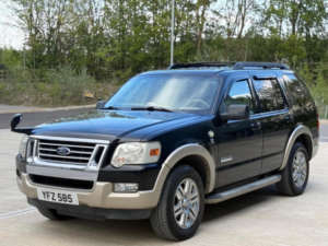 2009 Ford Explorer 4.6 V8 in Black — image 3