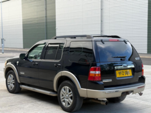 2009 Ford Explorer 4.6 V8 in Black — image 4