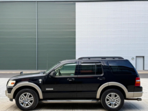 2009 Ford Explorer 4.6 V8 in Black — image 6