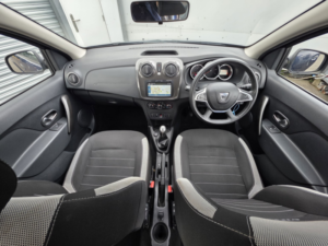 2017 Dacia Sandero Stepway 1.5 Stepway Laureate Dci 90 in Blue — image 2