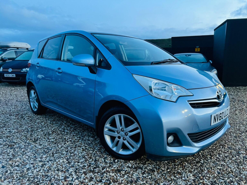 2011 Toyota Verso S 1.33 Dual Vvt-I Tr Euro 5 5dr in Blue — image 1