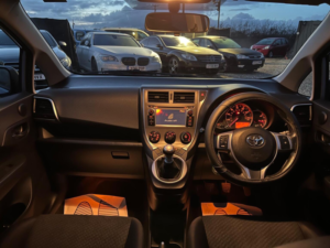 2011 Toyota Verso S 1.33 Dual Vvt-I Tr Euro 5 5dr in Blue — image 3