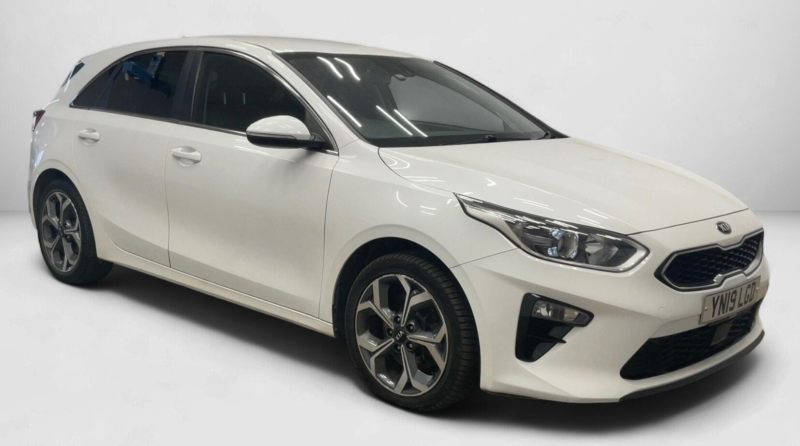 2019 Kia Ceed 1.6 Crdi 3 Euro 6 (s/s) 5dr in White — image 1