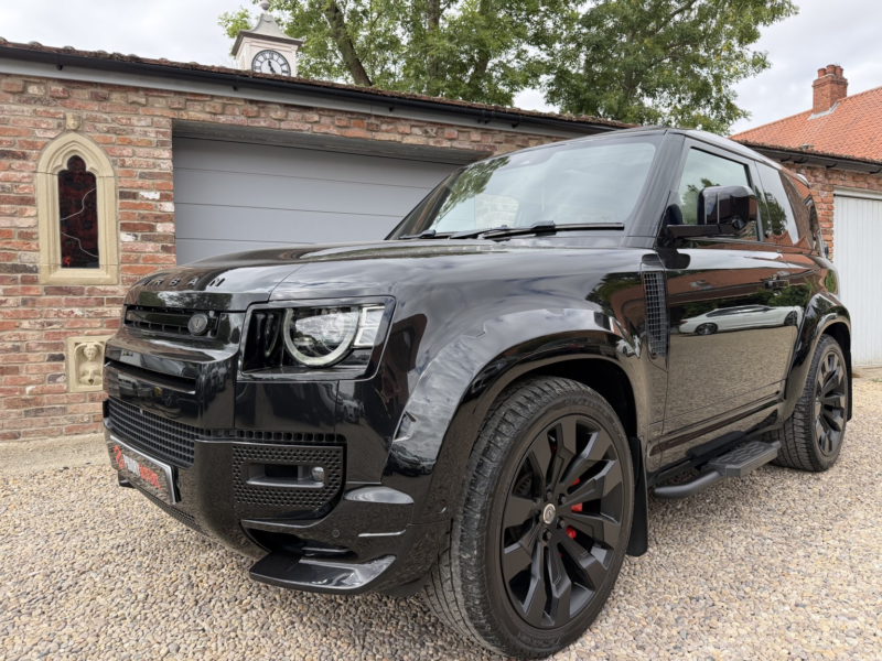 2022 Land Rover Defender 90 3.0 P400 Mhev Xs Urban Edition in Black — image 1