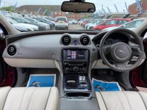 2012 Jaguar Xj 3.0d V6 Portfolio Auto Euro 5 (s/s) 4dr in Red — image 2
