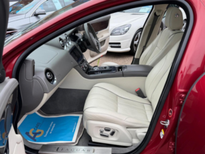 2012 Jaguar Xj 3.0d V6 Portfolio Auto Euro 5 (s/s) 4dr in Red — image 4