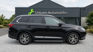 2017 Mitsubishi Outlander 2.2 Di-D 4 in Black — image 2