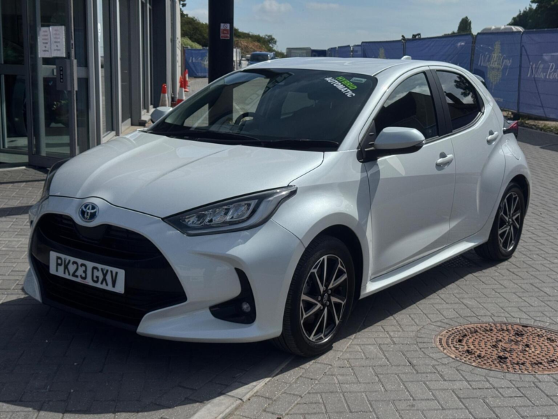 2023 Toyota Yaris 1.5 Vvt-H Design E-CVT Euro 6 (s/s) 5dr in White — image 1
