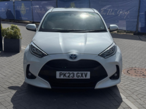 2023 Toyota Yaris 1.5 Vvt-H Design E-CVT Euro 6 (s/s) 5dr in White — image 3