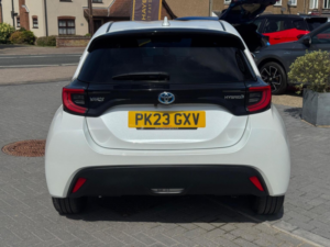 2023 Toyota Yaris 1.5 Vvt-H Design E-CVT Euro 6 (s/s) 5dr in White — image 6