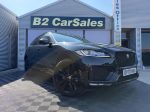 2020 Jaguar F-Pace 2.0 D240 Chequered Flag Auto AWD Euro 6 (s/s) 5dr in Black — image 2