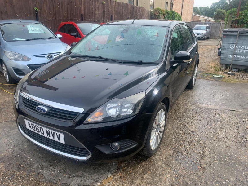 2010 Ford Focus 1.6 Titanium 5dr in Black — image 1