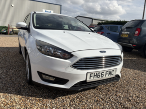 2016 Ford Focus 1.0 T Ecoboost Zetec in White — image 2