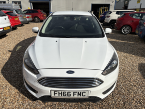 2016 Ford Focus 1.0 T Ecoboost Zetec in White — image 3