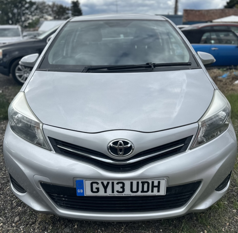 2013 Toyota Yaris 1.3 Dual Vvt-I Tr in Silver — image 1