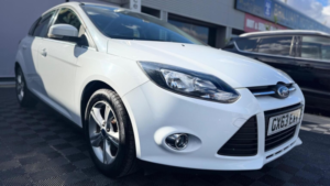 2013 Ford Focus 1.6 Zetec Powershift Euro 5 5dr in White — image 2