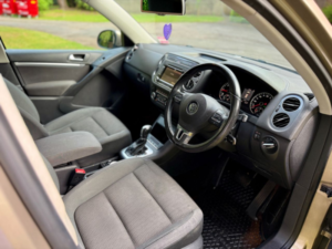 2012 Volkswagen Tiguan 2.0 Tdi Bluemotion Tech Se SUV 5dr Diesel DSG 4WD Euro 5 (s/s) (140 Ps) in Beige — image 2
