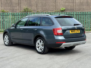 2015 Skoda Octavia 2.0 Tdi Scout in Grey — image 2