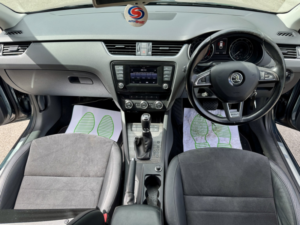 2015 Skoda Octavia 2.0 Tdi Scout in Grey — image 5