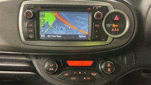 2014 Toyota Yaris 1.33 Dual Vvt-I Icon Plus Euro 5 5dr in White — image 4