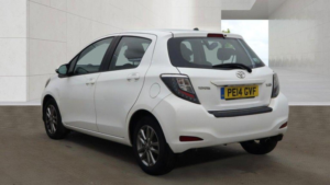 2014 Toyota Yaris 1.33 Dual Vvt-I Icon Plus Euro 5 5dr in White — image 6
