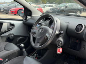 2012 Toyota Aygo 1.0 Vvt-I Ice Euro 5 3dr in Silver — image 2