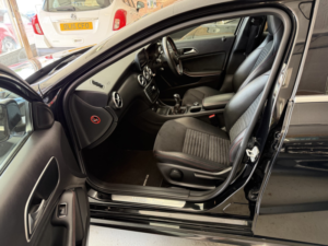 2014 Mercedes-Benz A Class 1.8 A200 Cdi Amg Sport in Black — image 3