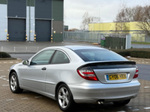 2006 Mercedes-Benz C Class 2.1 C200 Cdi Se 2dr in Silver — image 4