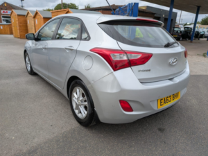 2013 Hyundai I30 1.6 Crdi Blue Drive Active in Silver — image 3