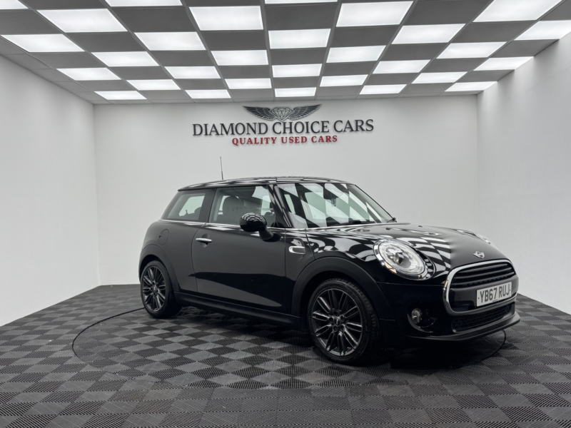 2017 MINI Hatch 1.5 Cooper 3-Door Hatch in Black — image 1