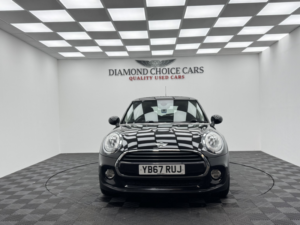 2017 MINI Hatch 1.5 Cooper 3-Door Hatch in Black — image 2