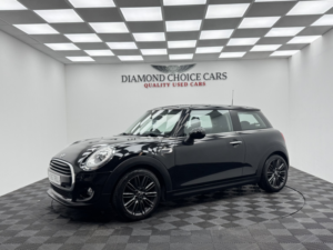 2017 MINI Hatch 1.5 Cooper 3-Door Hatch in Black — image 3