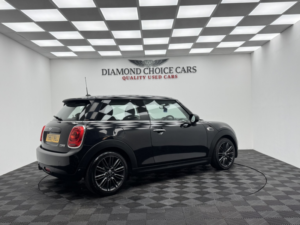 2017 MINI Hatch 1.5 Cooper 3-Door Hatch in Black — image 6