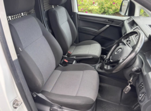 2019 Volkswagen Caddy 2.0 Tdi C20 Custom Black Edition Eu6 Ulez in White — image 6