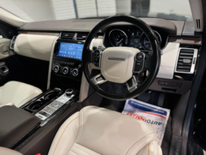 2017 Land Rover Discovery 2.0 Sd4 Hse Auto 4WD Euro 6 (s/s) 5dr in Black — image 3