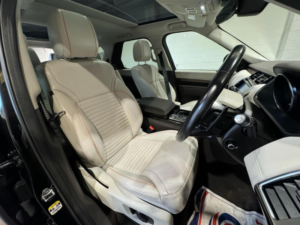 2017 Land Rover Discovery 2.0 Sd4 Hse Auto 4WD Euro 6 (s/s) 5dr in Black — image 4