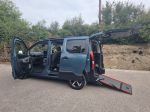 2025 Peugeot Rifter 1.5 Rifter Standard Gt 1.5l Bluehdi 130 Eat8 S&s (wav) in Blue — image 5