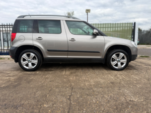 2011 Skoda Yeti 2.0 Tdi Se in Beige — image 2