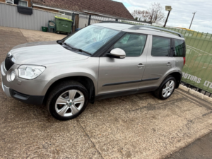 2011 Skoda Yeti 2.0 Tdi Se in Beige — image 4