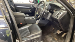 2023 Land Rover Discovery 3.0 D300 Mhev R-Dynamic Se Auto 4WD Euro 6 (s/s) 5dr in Black — image 2