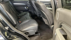 2023 Land Rover Discovery 3.0 D300 Mhev R-Dynamic Se Auto 4WD Euro 6 (s/s) 5dr in Black — image 3