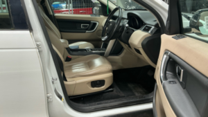 2015 Land Rover Discovery Sport Td4 Hse in White — image 3