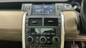 2015 Land Rover Discovery Sport Td4 Hse in White — image 4
