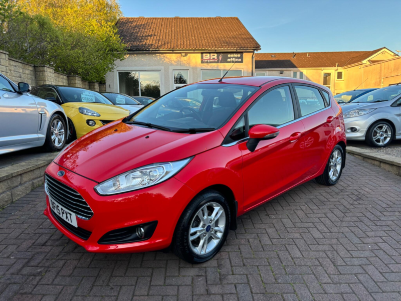 2015 Ford Fiesta 1.25 Zetec Euro 5 5dr in Red — image 1