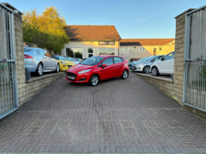 2015 Ford Fiesta 1.25 Zetec Euro 5 5dr in Red — image 3