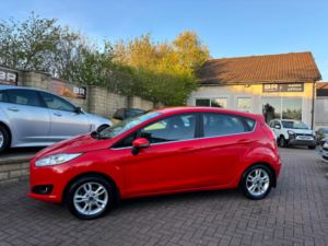2015 Ford Fiesta 1.25 Zetec Euro 5 5dr in Red — image 5