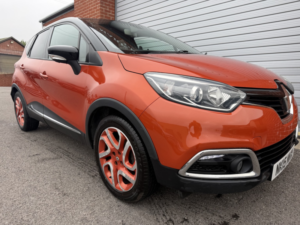 2015 Renault Captur 1.5 Dynamique S Medianav Dci 90 Stop & Start in Orange — image 2