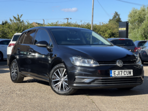 2017 Volkswagen Golf 2.0 Tdi Bluemotion Tech Se Nav in Black — image 2