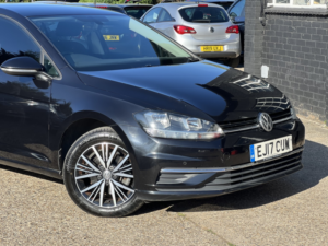 2017 Volkswagen Golf 2.0 Tdi Bluemotion Tech Se Nav in Black — image 3