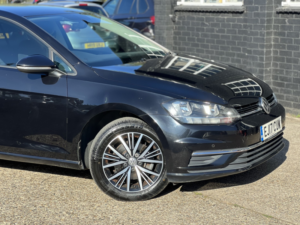 2017 Volkswagen Golf 2.0 Tdi Bluemotion Tech Se Nav in Black — image 4